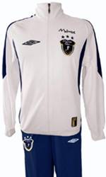 Esse conjunto contém a blusa e a calça na cor branca e azul marinho. O tecido é 100% poliéster. Esse conjunto contém a blusa e a calça na cor branca e azul marinho. O tecido é 100% poliéster.