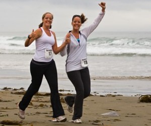 Garotas com ótimo humor durante corrida. (mikebaird/flickr)