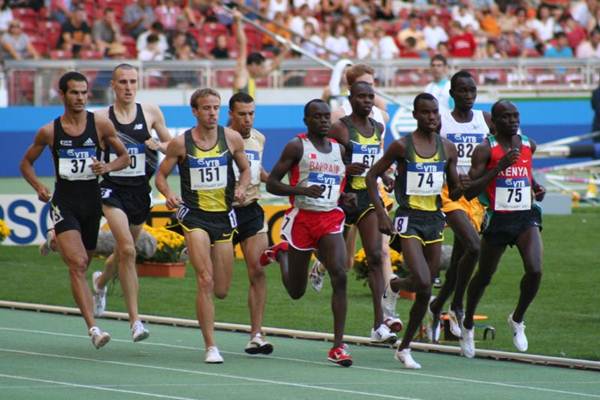 Prova dos 1500 metros no mundial de Osaka/2007. (Phil McElhinney/flickr) Prova dos 1500 metros no mundial de Osaka/2007.