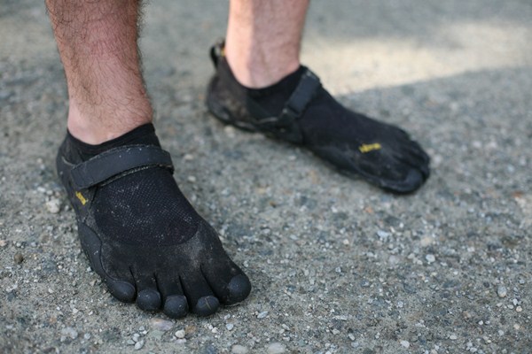 Detalhe do calçado Fivefingers para corrida. Detalhe do calçado Fivefingers para corrida.
