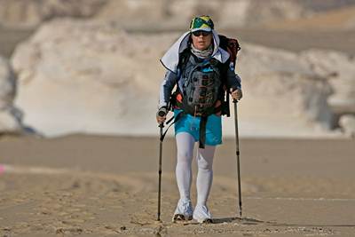 Monica Otero e os 250 Km no Deserto do Saara. (Wouter Kingma/divulgação) Monica Otero e os 250 Km no Deserto do Saara. (Wouter Kingma/divulgação)