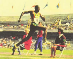 Nelson Prudêncio durante salto. (CBAt)